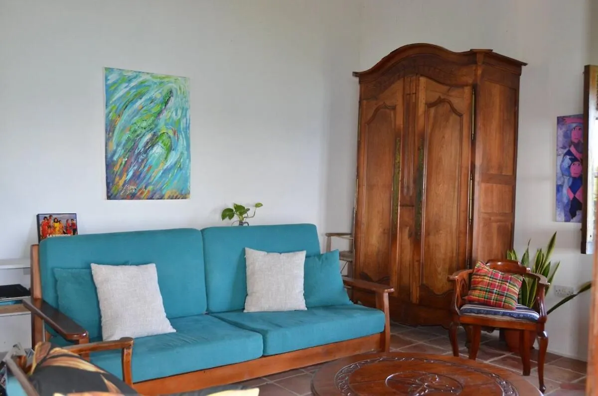Chalet La Mar -- the main house Laborie بيت للعطل